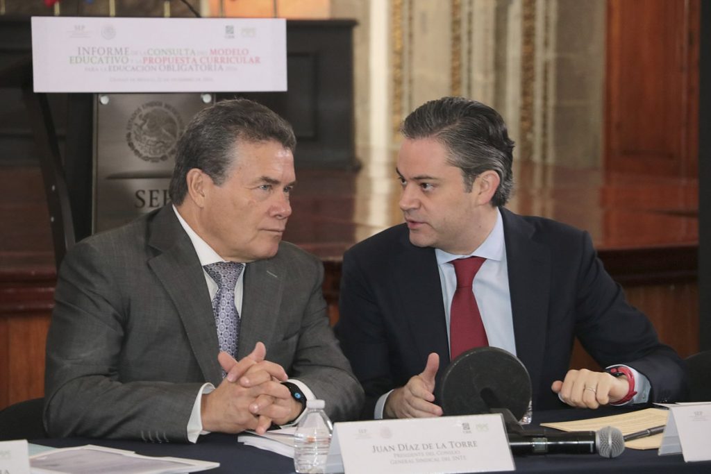Juan Díaz de la Torre, presidente del SNTE, y Aurelio Nuño Mayer, titular de la SEP. Foto: Cuartoscuro