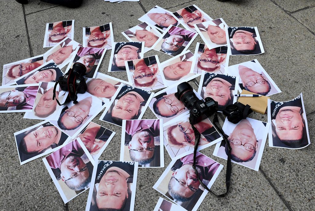 PROTESTA DE COMUNICADORES POR LA MUERTE DE JAVIER VALDES EN EL ÁNGEL DE LA INDEPENDENCIA EN LA CIUDAD DE MÉXICO