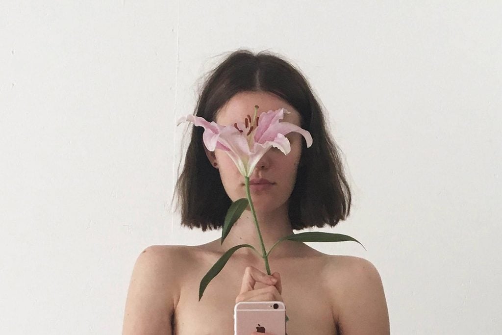Lanzan libro con cientos de imágenes que fueron censuradas por Instagram