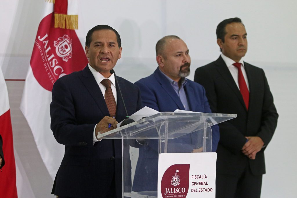 Eduardo Almaguer, Fiscal General del Estado ofreció una conferencia de prensa, para dar declaraciones, luego de que un medio nacional difundiera un video de una supuesta fiesta de una organización criminal, en el área de visitas del penal estatal preventivo de Puente Grande en Junio 2013. FOTO CUARTOSCURO.COM