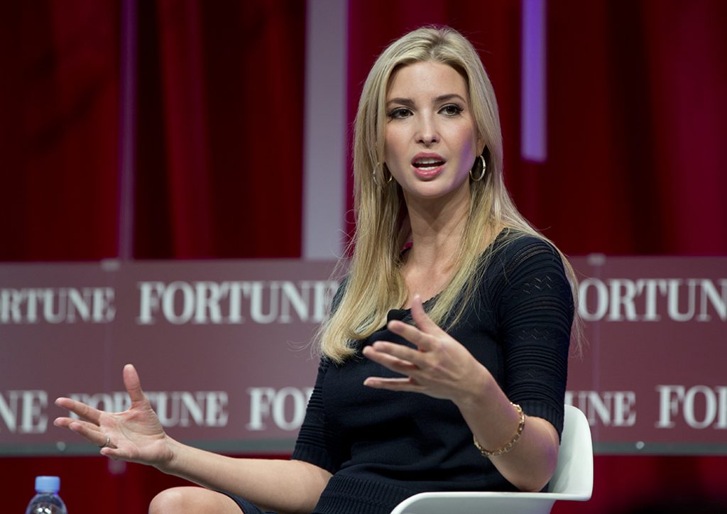 Ivanka Trump menciona elogiosamente a Umber Ahmad, hija de inmigrantes paquistaníes. FOTO: AP