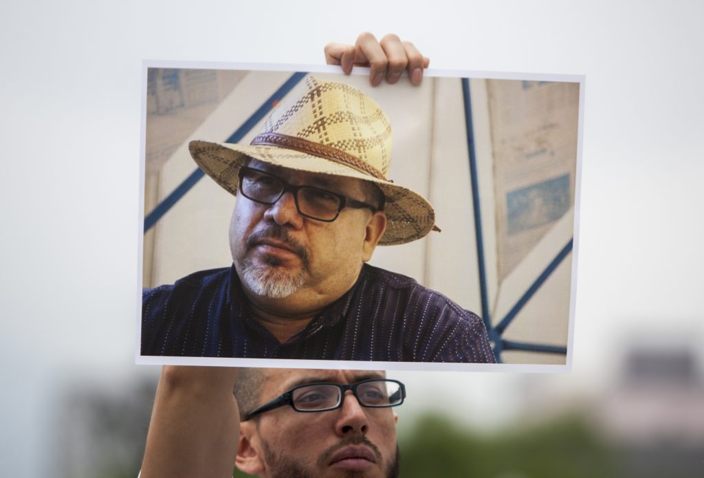 Manifestación en contra del asesinato de Javier Valdez, en Monterrey; @AFP