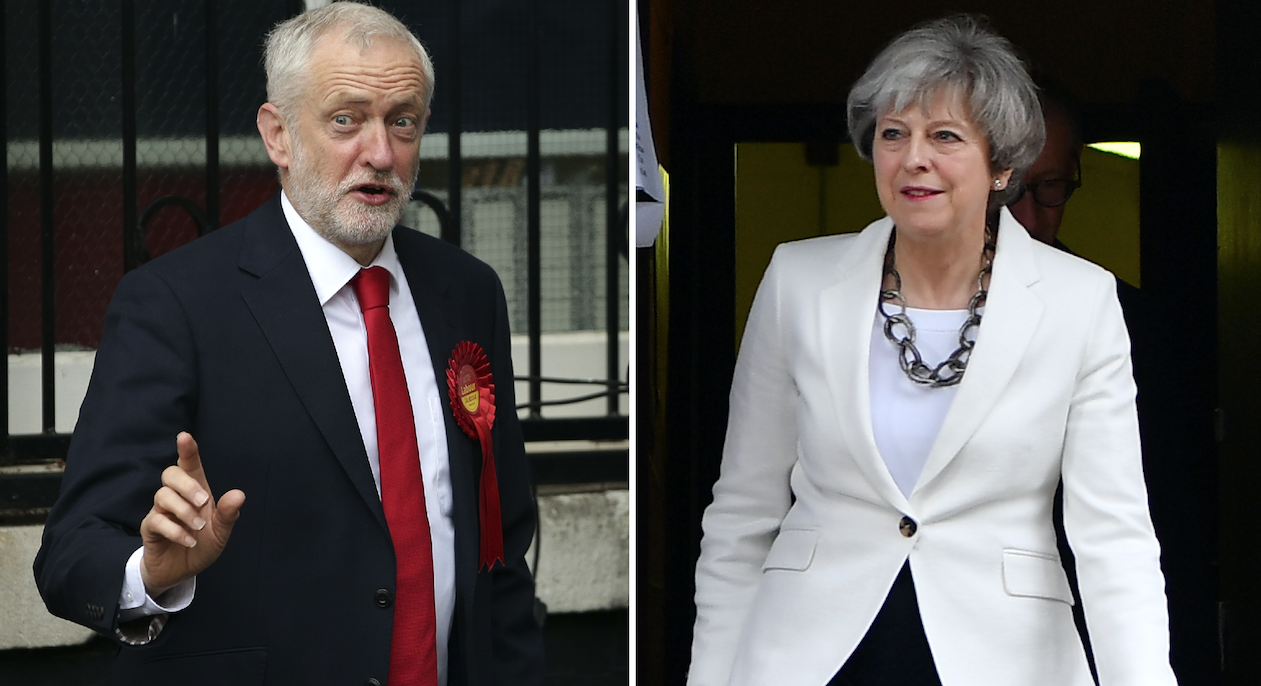 Jeremy Corbyn y Theresa May durante las votaciones. / AFP PHOTO / Daniel LEAL-OLIVAS