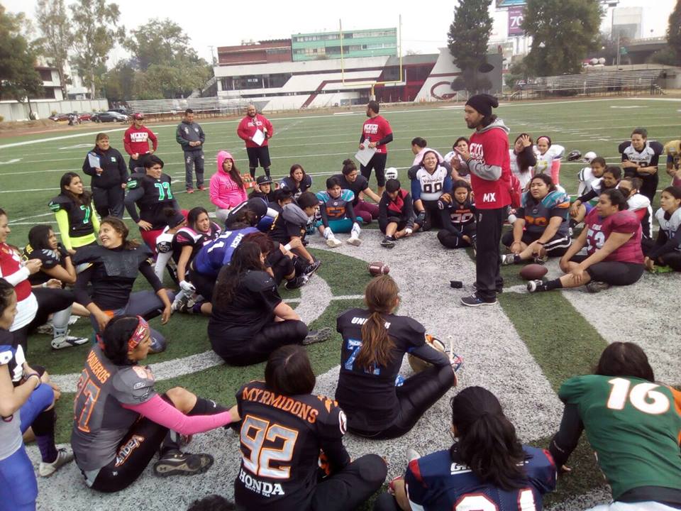 El equipo femenil de americano ‘botea’ para ir al Campeonato