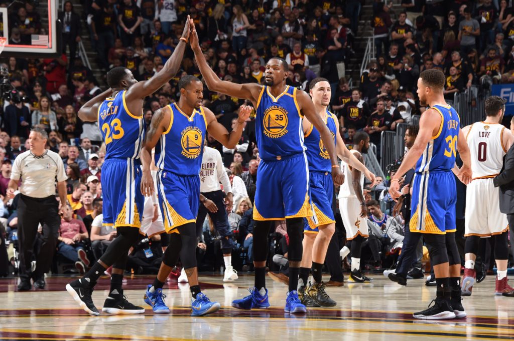 FOTO AFP. Golden State está a un juego de la barrida.
