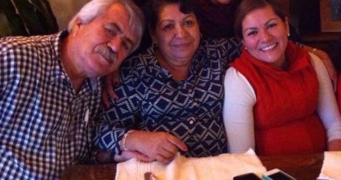 Mireya Agraz y sus padres. FOTO: Facebook