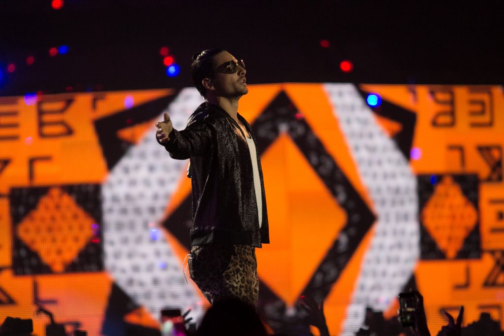 El artista colombiano de reggaetón, Maluma, durante su presentación en los MTV MIAW 2017, la noche de ayer, en el Palacio de los Deportes. FOTO: GALO CAÑAS /CUARTOSCURO.COM
