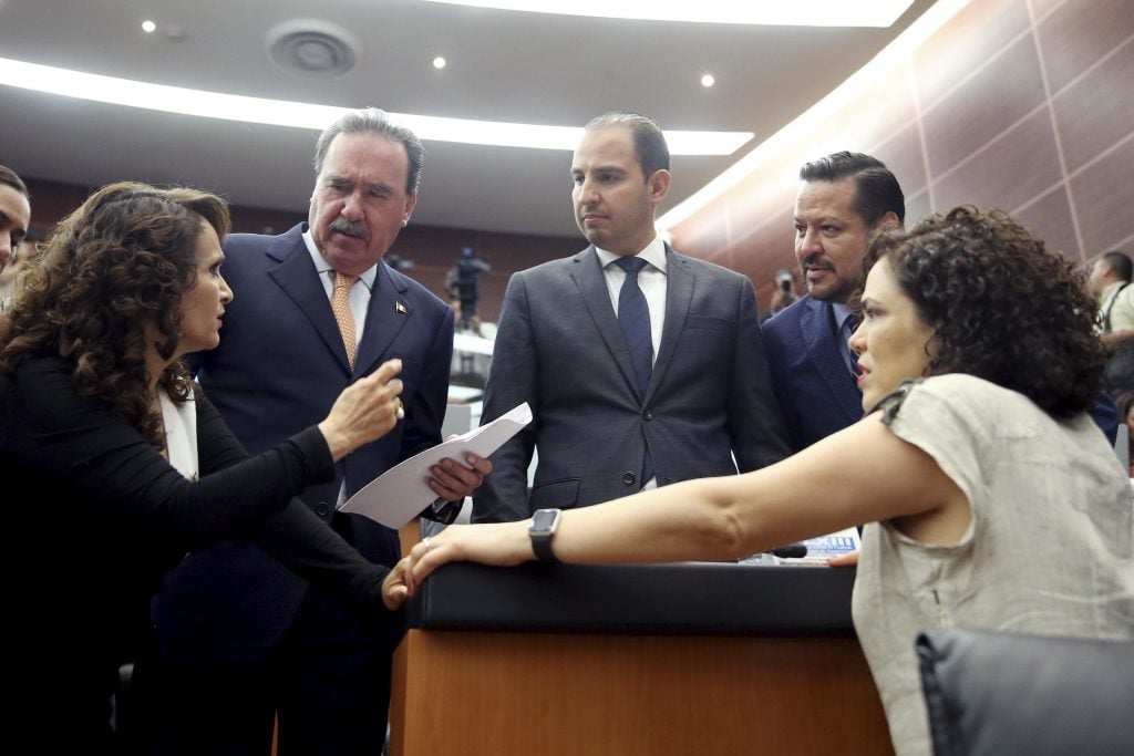 Marko Cortés (centro) aseguró que al PRI le da miedo la propuesta. CUARTOSCURO.