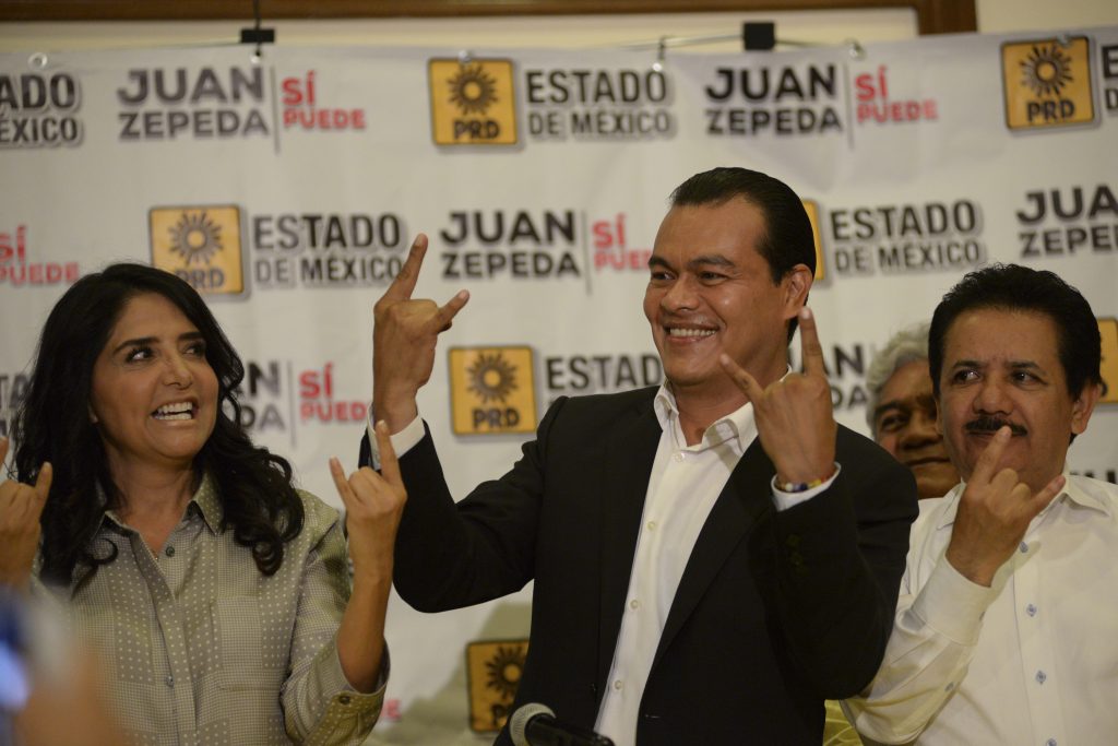 El candidato del PRD a la gubernatura del Estado de México Juan Zepeda, acompañado por la líder nacional del partido del Sol Azteca Alejandra Barrales y el dirigente estatal Omar Zepeda, en conferencia de prensa anunciaron que esperaran los resultados del conteo rápido antes de declararse vencedores o perdedores. FOTO: ARTEMIO GUERTA BAZ / CUARTOSCURO.COM