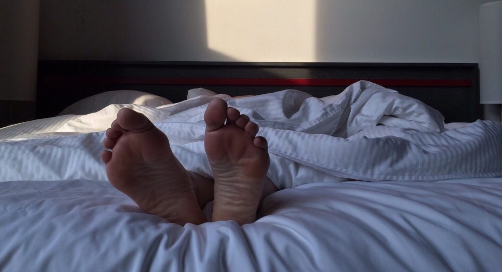 Modificar la regularidad de tu sueño en fines de semana afecta el bienestar de tu corazón, independientemente del tiempo que pases dormido