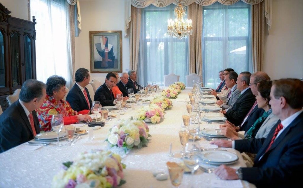 Se reúne Peña Nieto con Enrique Ochoa, presidente del PRI