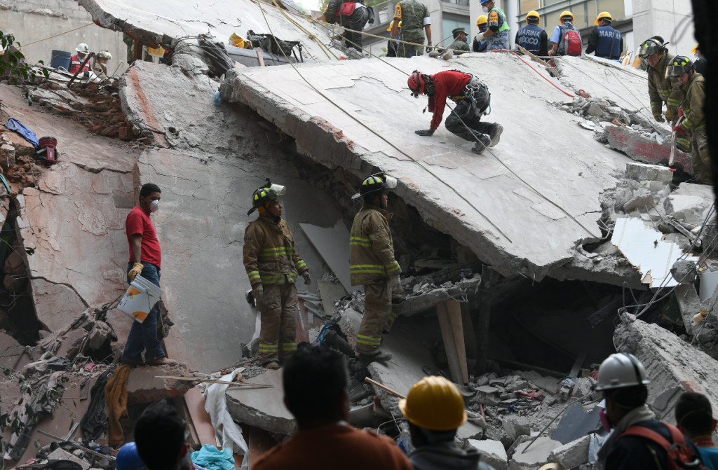 Sismo. Galería de fotos de labores de rescate en Ámsterdam y Laredo, Colonia Condesa