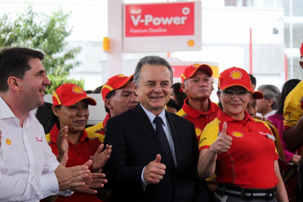 Pedro Joaquín Coldwell, secretario de Energía, durante la inauguración de la primer gasolinera de la franquicia anglo-holandesa Shell. @Cuartoscuro.com