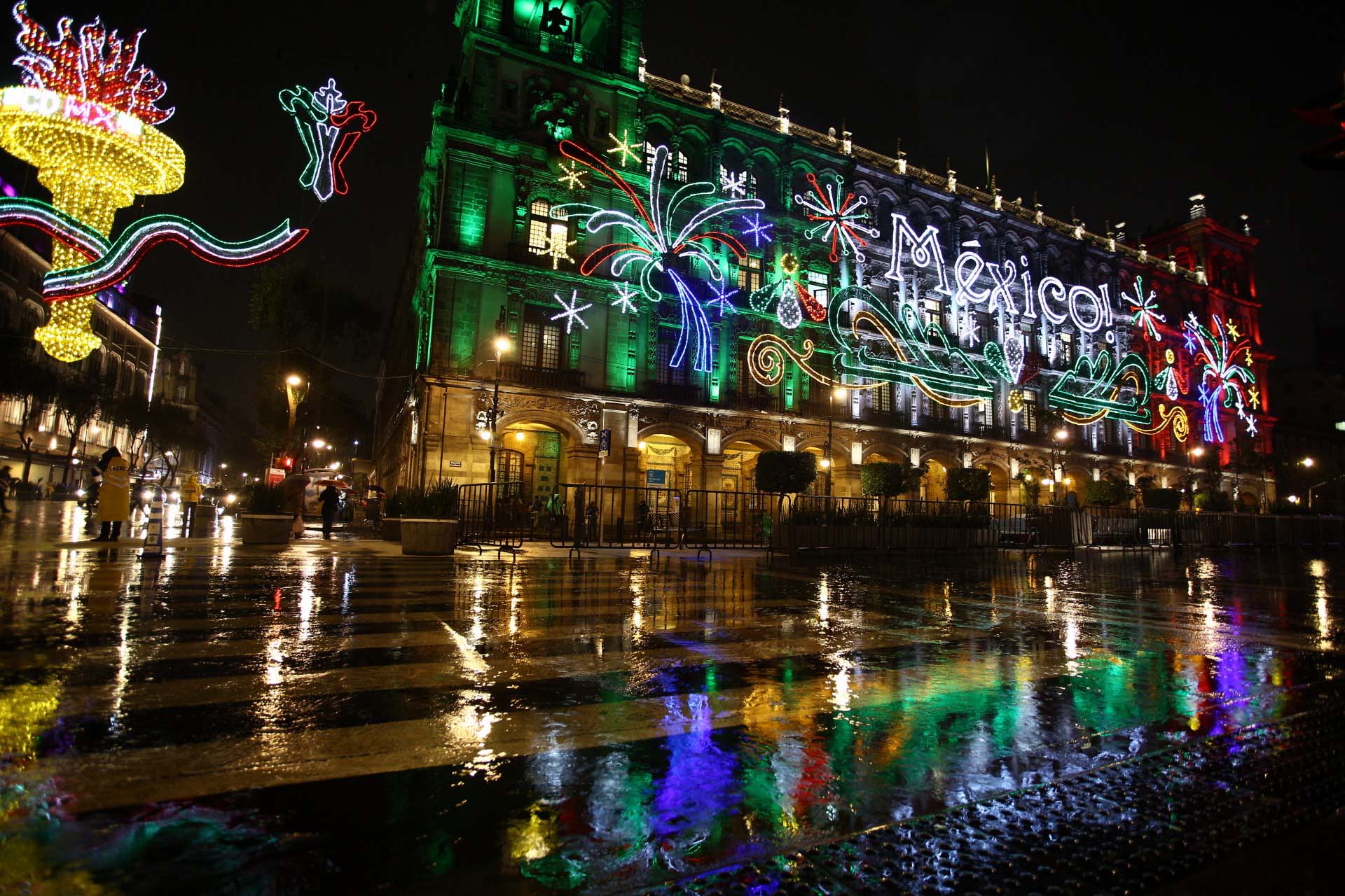 Image: https://cdn.heraldodemexico.com.mx/wp-content/uploads/2017/09/ZOCALO1.jpg