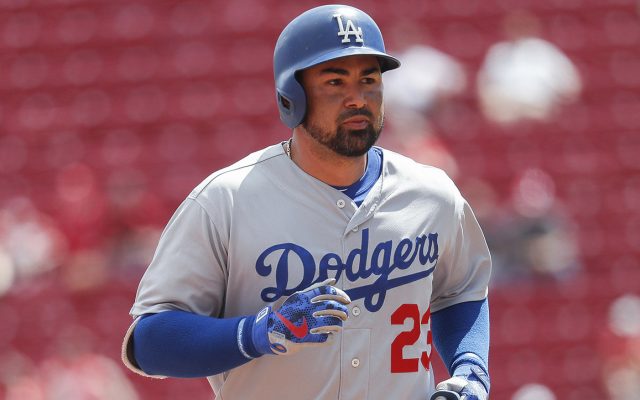 El primera base Adrián ‘Titán’ González fue canjeado por los Dodgers de Los Angeles a los Bravos de Atlanta, en una transacción que involucró 5 jugadores