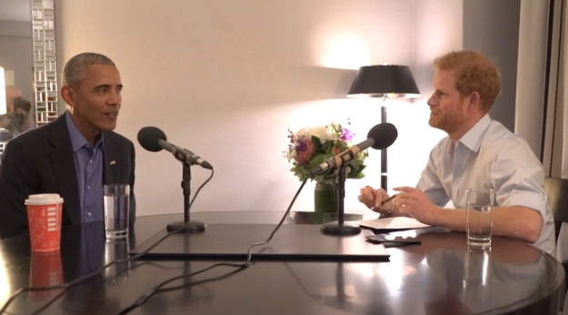 Entrevista digna de la realeza: Príncipe Harry conversa con Barack Obama