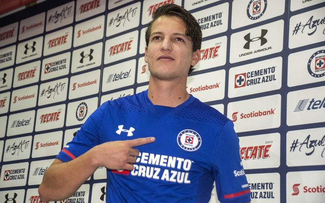 El delantero Carlos Fierro, uno de los refuerzos de Cruz Azul para el Clausura 2018, asegura que se tatuará la camiseta azul en la piel