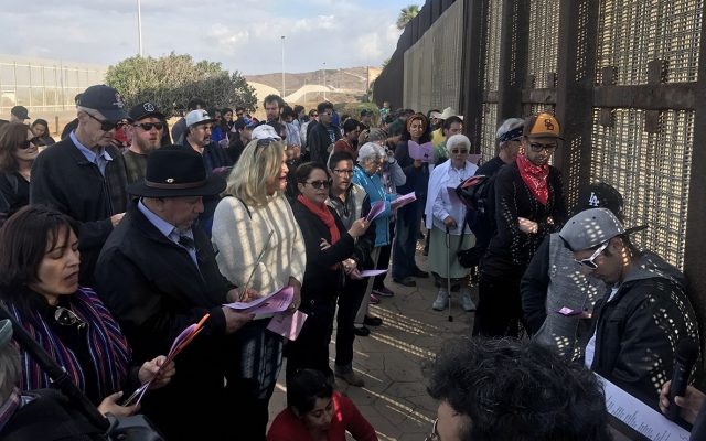 La vigésimo cuarta edición de la posada Sin Fronteras entre Tijuana y San Diego se llevó a cabo sin que las familias divididas pudieran reunirse