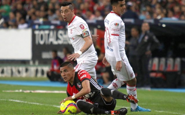 Los Diablos Rojos del Toluca obtuvieron su primera victoria del torneo al vencer 3-1 a unos Rojinegros del Atlas que seguirán en el sótano general tras hilar tercer descalabro