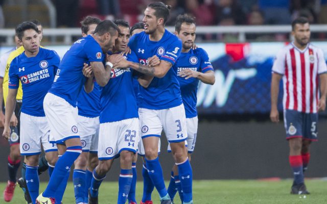 Cruz Azul vino de atrás para remontar un partido en el que Chivas era mejor y los cementeros consiguieron su primera victoria ganando 3-1 a Guadalajara