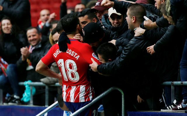 El hispanobrasileño Diego Costa marcó gol en la victoria del Atlético de Madrid 2-0 sobre el Getafe, pero fue expulsado en el festejo