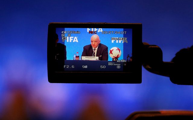 Gianni Infantino, presidente de la FIFA, quiere que el arbitraje con videoasistencia sea utilizado en la Copa del Mundo de Rusia