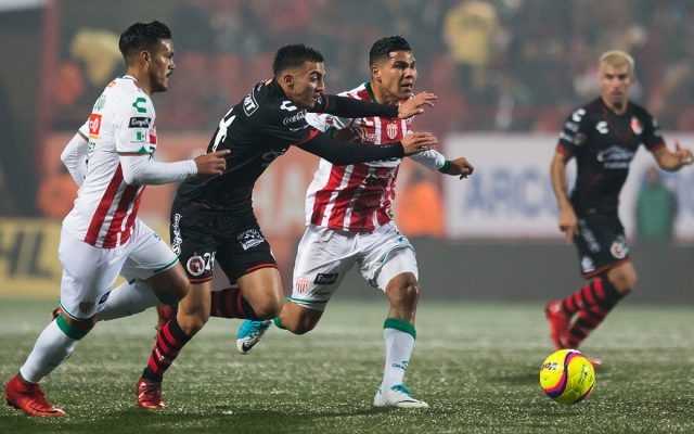 Una falla del portero Marcelo Barovero puso a Xolos al frente, Necaxa logró igualar, pero una mala decisión del cuerpo arbitral anuló el empate
