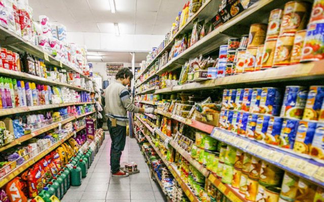 Aumentan precios de abarrotes, lácteos y cigarros, advierte Canaco