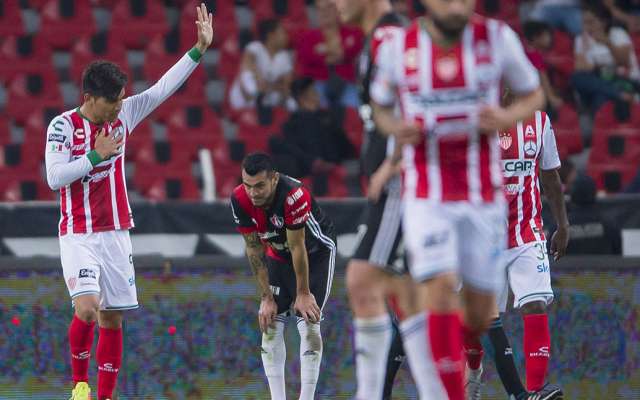 Los Hidrorrayos del Necaxa vinieron de atrás para sacar un 1-1 de su visita a los Rojinegros del Atlas, en el arranque de la fecha 7; es el primer empate de los Zorros