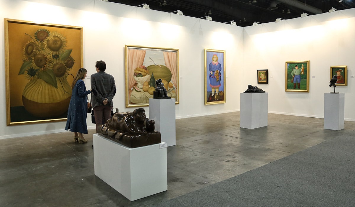 Más de 30 piezas de Botero se presentan en una misma sección dentro de la feria, la cual finaliza este domingo