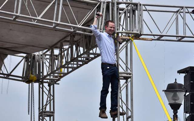 Ricardo Anaya, precandidato presidencial de la coalición Por México al Frente, cerró su precampaña en Veracruz, reiterando que su candidatura es la única que ha crecido