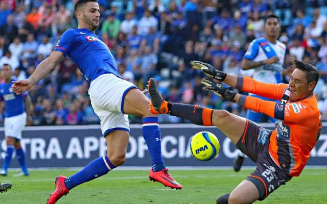Puebla le saca el empate de último momento al Cruz Azul