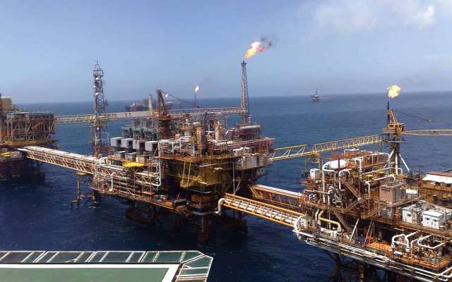 Producción de crudo de Pemex cae 4.5% en enero