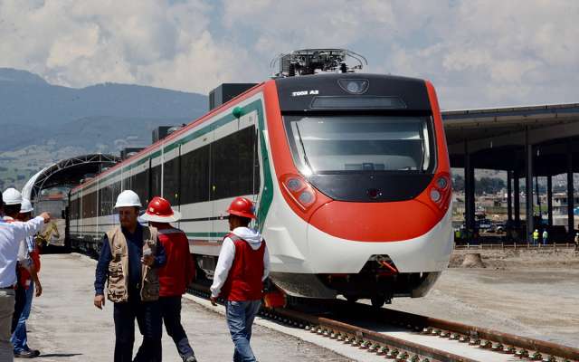 El proyecto
pretende movilizar unos 230
mil pasajeros al
día, al entrar en
operación. Foto: Cuartoscuro