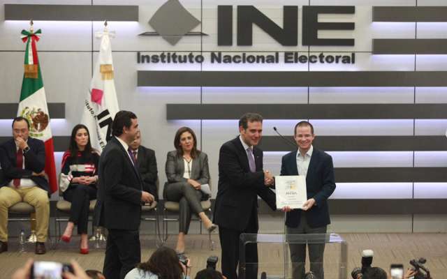 Anaya acusa a AMLO haber pactado con el PRI y lo reta a debatir