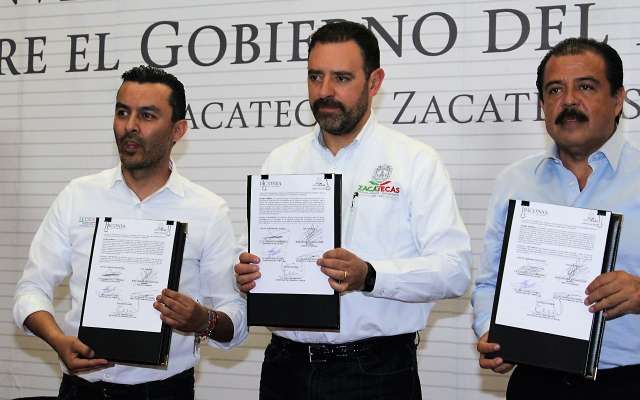 Encuentran 8 fosas y rescatan 13 cuerpos en Zacatecas Encuentran 8 fosas y rescatan 13 cuerpos en Zacatecas