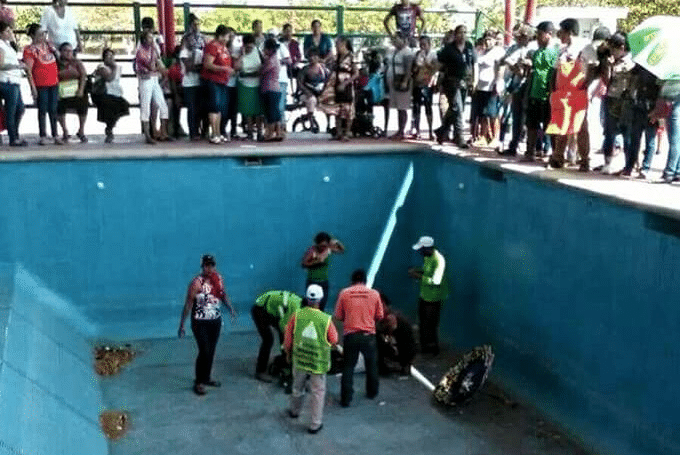 Muere mujer al caer a alberca durante entrega de apoyos en Chiapas