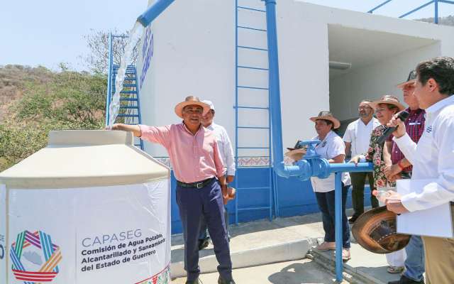 Gobernador de Guerrero entrega planta potabilizadora en Buenavista de Cuéllar