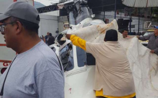 Cae helicóptero en inmediaciones de una gasera en San Juanico, Tlalnepantla
