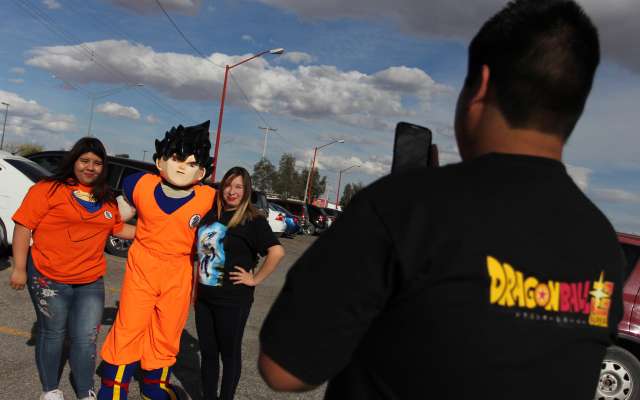 Fans de “Dragon Ball Super” disfrutan transmisión del capítulo 130 en Ciudad Juárez