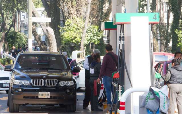 Por robo de gasolina, Pemex pierde 30 mil millones de pesos anuales