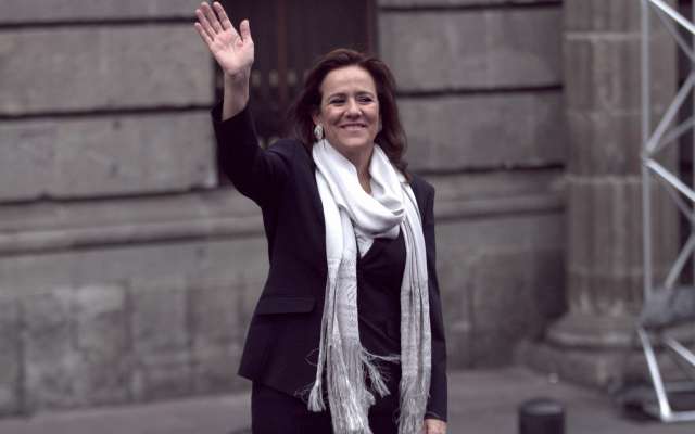 Margarita Zavala, primera en llegar al Palacio de Minería para el debate