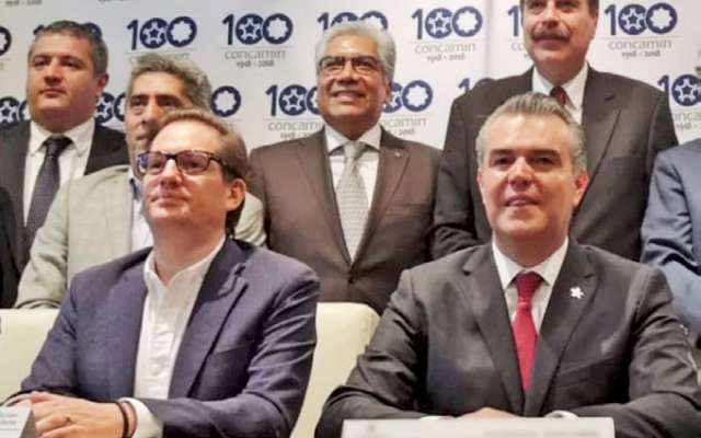 PUNTOS. Los asesores económicos de los
candidatos a la Presidencia, en exposición. Foto: Especial
