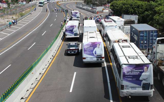 Antorchistas bloquearon por 6 horas el Paso Exprés