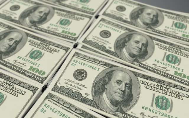 Dólar alcanza 20.49 pesos a la venta en bancos de la Ciudad de México