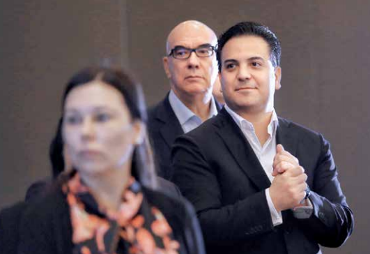 Purga en el PAN; van vs. Calderón
