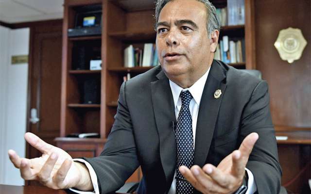 SSP. Collins afirma que no hay tiempo para mirar atrás