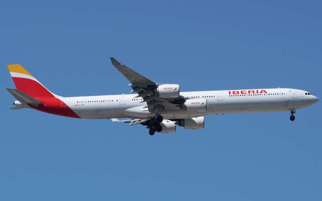Vuelo de Iberia realiza maniobra de emergencia de aterrizaje en AICM