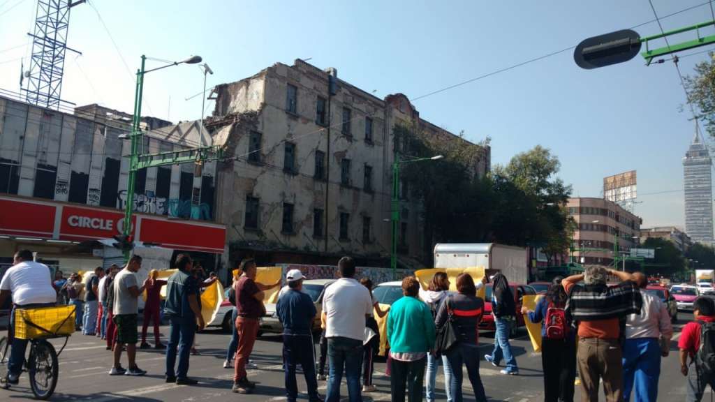 Especialmente Uno Que Tenemos Aqui Justamente En El Eje Central Que Se Esta Cayendo Desde Hace Anos Menciono Especialmente Uno Que Tenemos Aqui Justamente En El Eje Central Que Se Esta Cayendo Desde Hace Anos Menciono