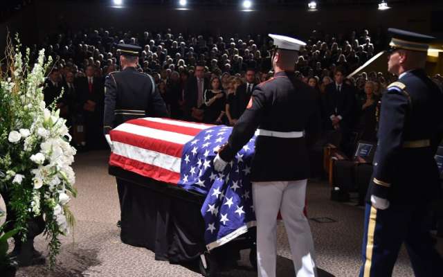 Mi nombre es Joe Biden. Soy demócrata y amaba a John McCain. FOTO: AFP